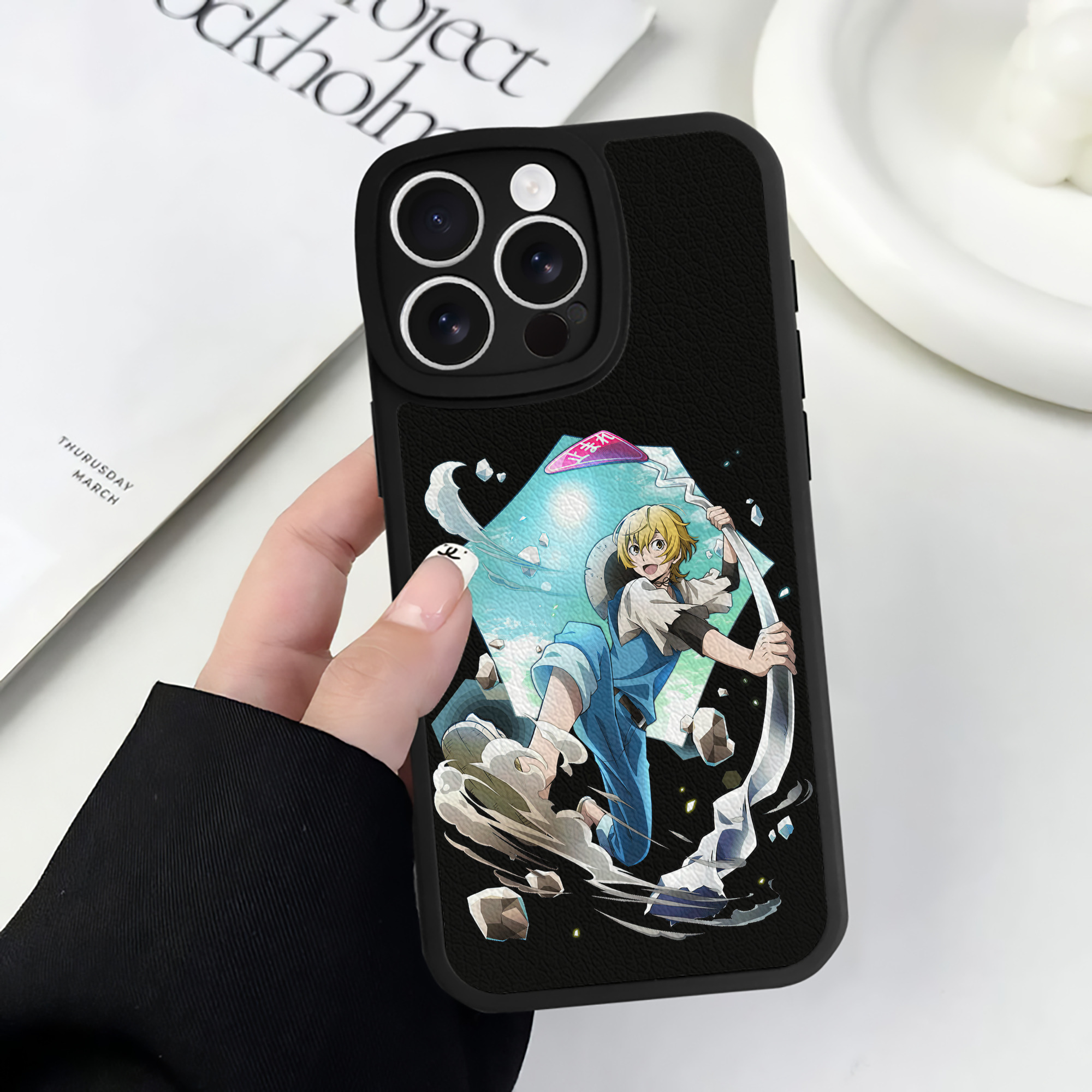 （画像用） 文豪ストレイドッグス Bungo Stray Dogs 【iPhone 16シリーズ対応】シリコンスマホケース（レザー調） 材質：シリコン
